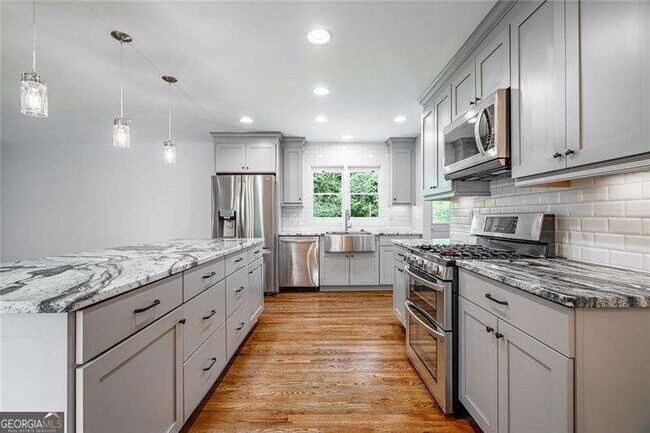 Building Photo - 2470 Landeau Cir