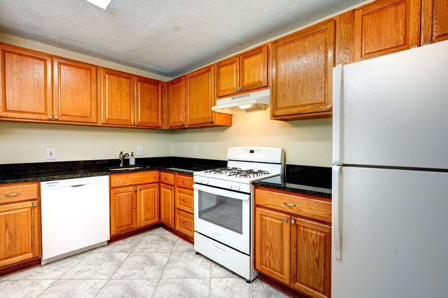 Building Photo - 876 Quince Orchard Blvd