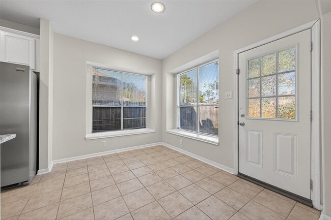 Building Photo - 23730 River Pl Dr