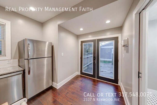 Building Photo - 2337 N Kenwood Ave