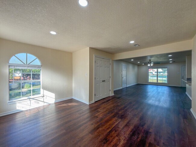 Building Photo - Fully Remodeled 3 Bed, 2 Bath Home in Fort...