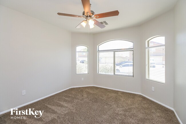 Building Photo - 4186 E Aragonite Ln
