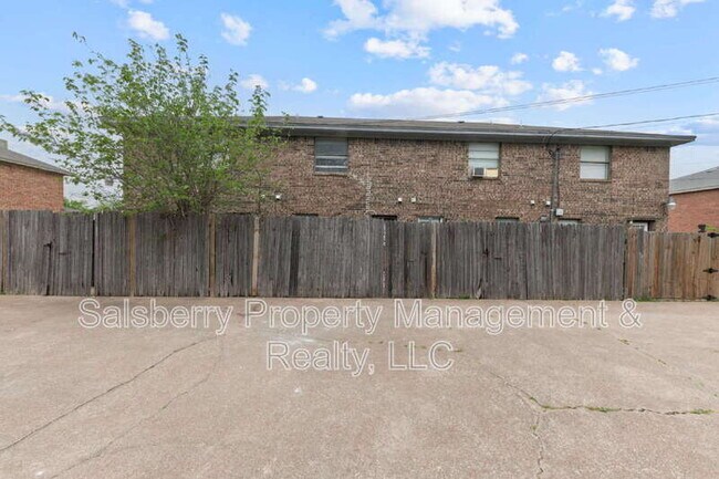 Building Photo - 5829 Shadydell Dr