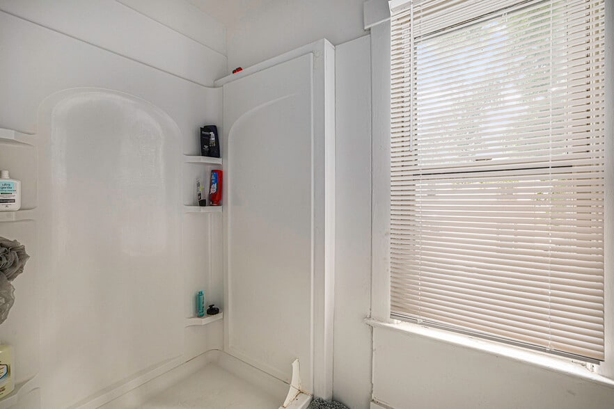 Building Photo - 515 S 4th Ave