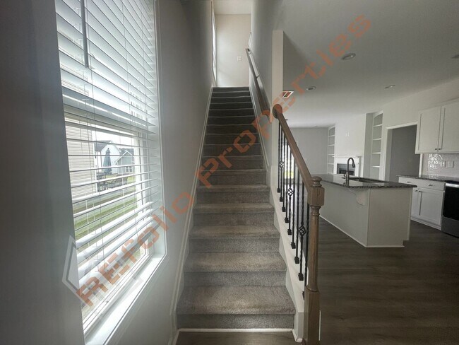 Building Photo - Beautiful 4BD 2.5BA Home w/Primary Suite o...