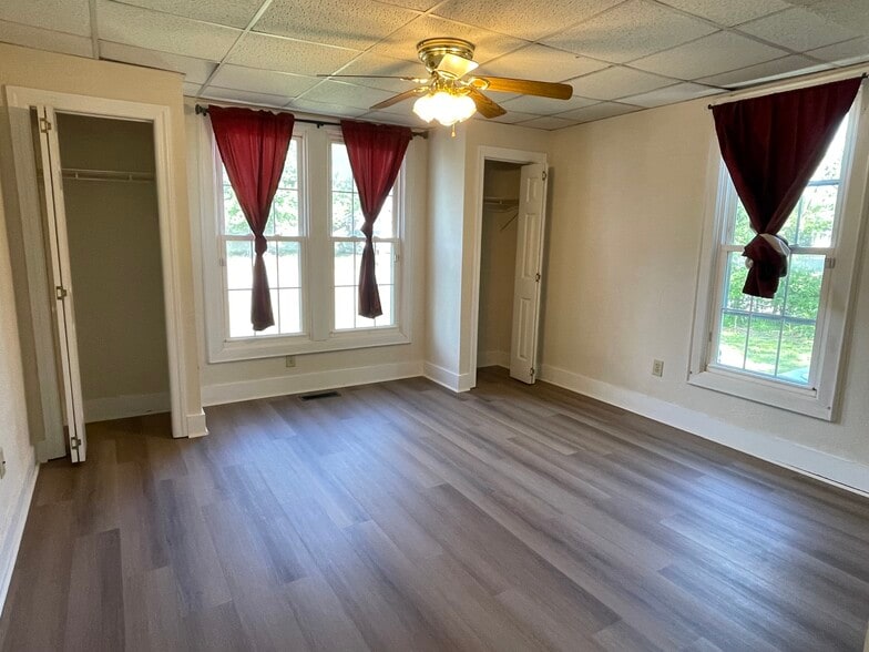 Building Photo - 556 Victor Ave