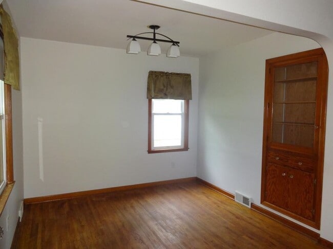 Building Photo - 414 N Hubert St
