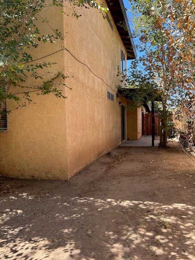 Building Photo - 724 S Norma St