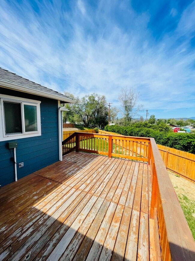 Building Photo - Entertainers delight, 3bdrm 2.5 bath home ...