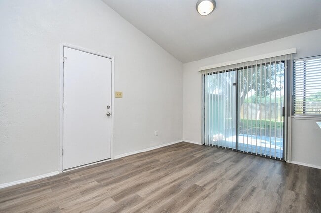 Building Photo - 6915 Jeb Stuart Dr