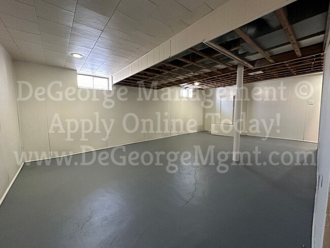 Building Photo - Gorgeous Spacious 4 Bedroom 1.5 Bath Singl...