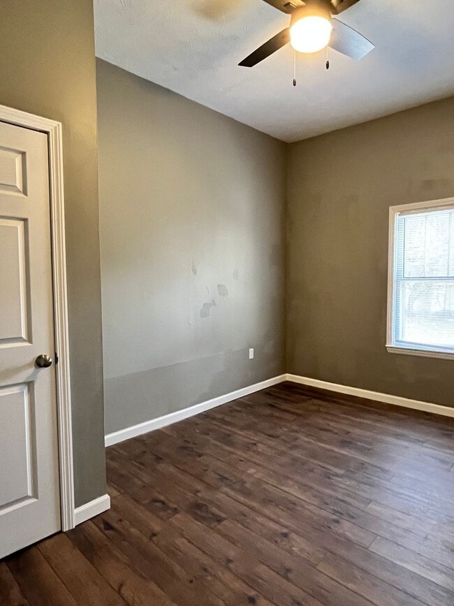 Building Photo - Three Bedroom Home Downtown Corbin, KY