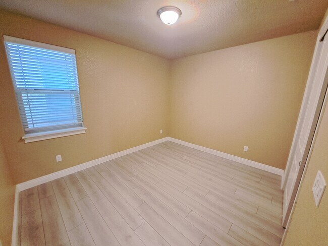 Building Photo - 677 Addison Ln