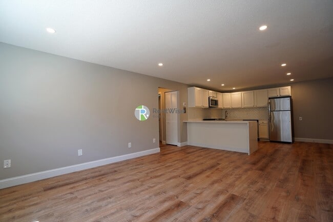 Building Photo - 965 Fellsway