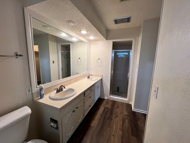 Building Photo - 10 Arroyo-Santiago