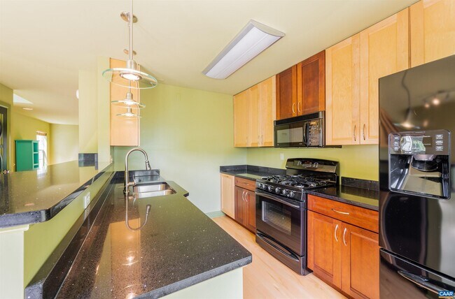 Building Photo - 1277 Maple View Dr