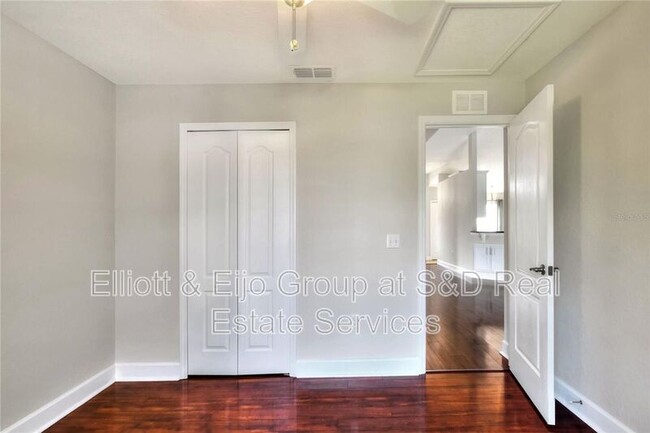 Building Photo - 6562 Evergreen Park Dr