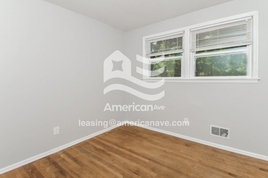 Building Photo - 4232 Shorecrest Dr