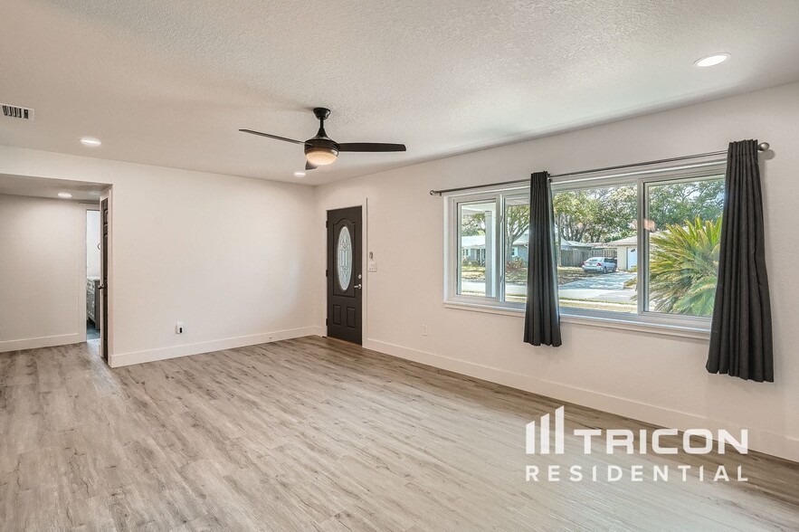 Building Photo - 801 Willowbranch Ave