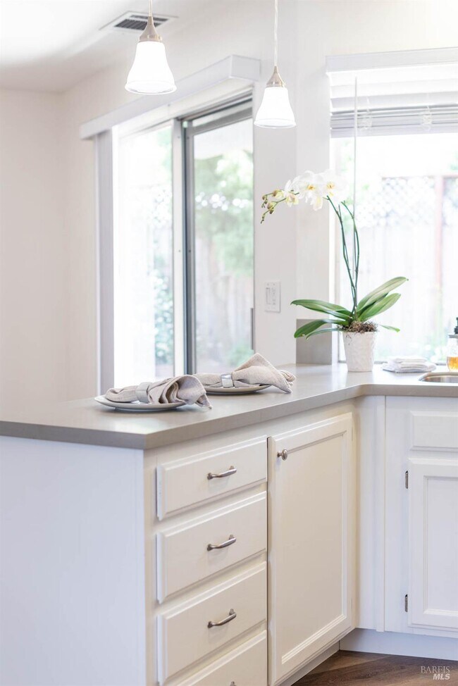 Building Photo - 2454 Dunaway Dr