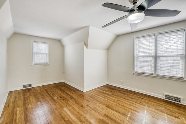 Building Photo - 626 N Hough St