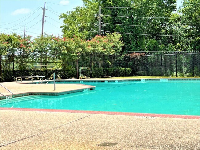 Building Photo - 2130 Greenbriar Colony Dr