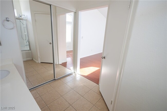 Building Photo - 7873 Laurelton Pl