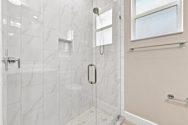 Building Photo - 5608 Macoon Wy