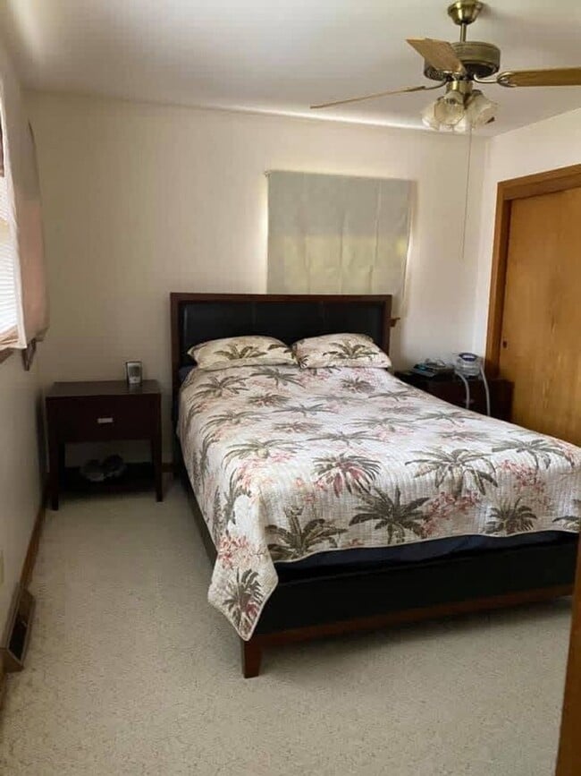 Building Photo - 610 E Elaine Ave