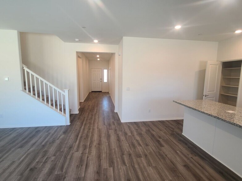 Building Photo - 15674 Santa Cruz Ct