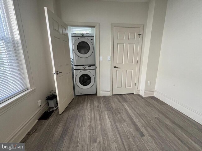 Building Photo - 1725 N 27th St