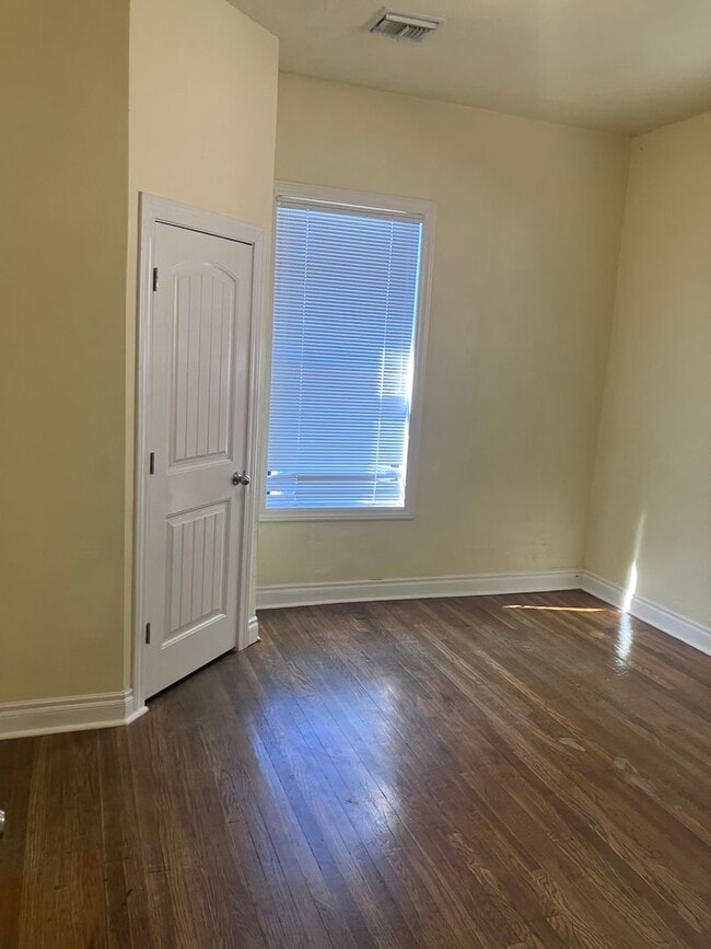 Building Photo - 242-246 N 2nd Ave