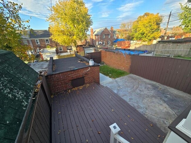 Building Photo - 4 Bedrooms 3 Bathrooms