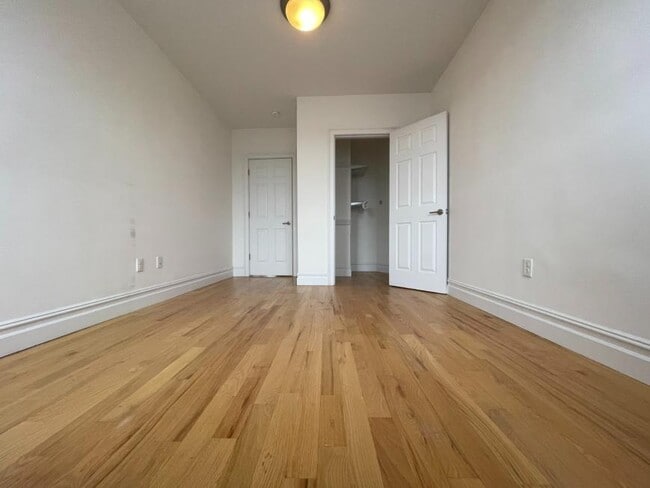 Building Photo - 1 bedroom in ASTORIA NY 11106