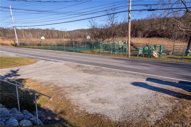 Building Photo - 33 Holmes Rd