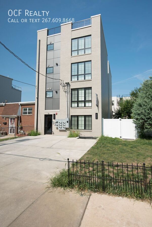 Building Photo - Two Bedroom Fairmount Apartment