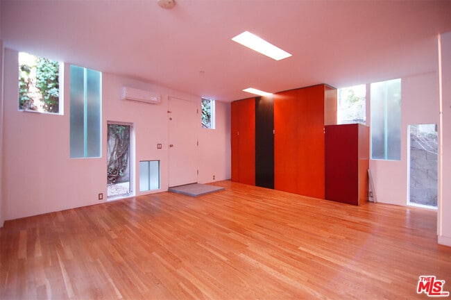 Building Photo - 116 Pacific Ave