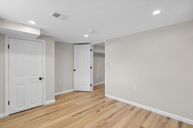 Building Photo - 2532 E Fayette St