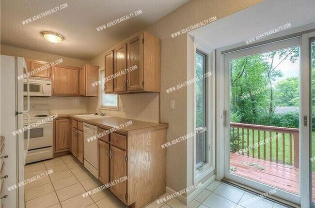Building Photo - Adorable North Overland Park Home-Available in APRIL!!