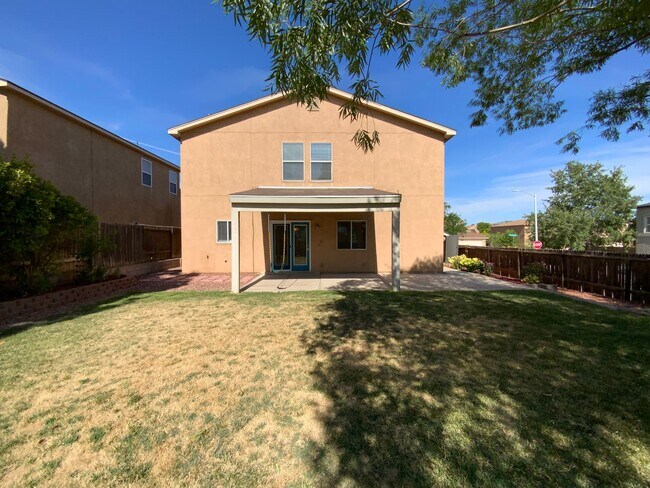 Building Photo - 4 Bedroom Home Available Near Golf Course ...