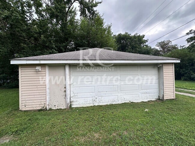 Building Photo - 705 Harmon-