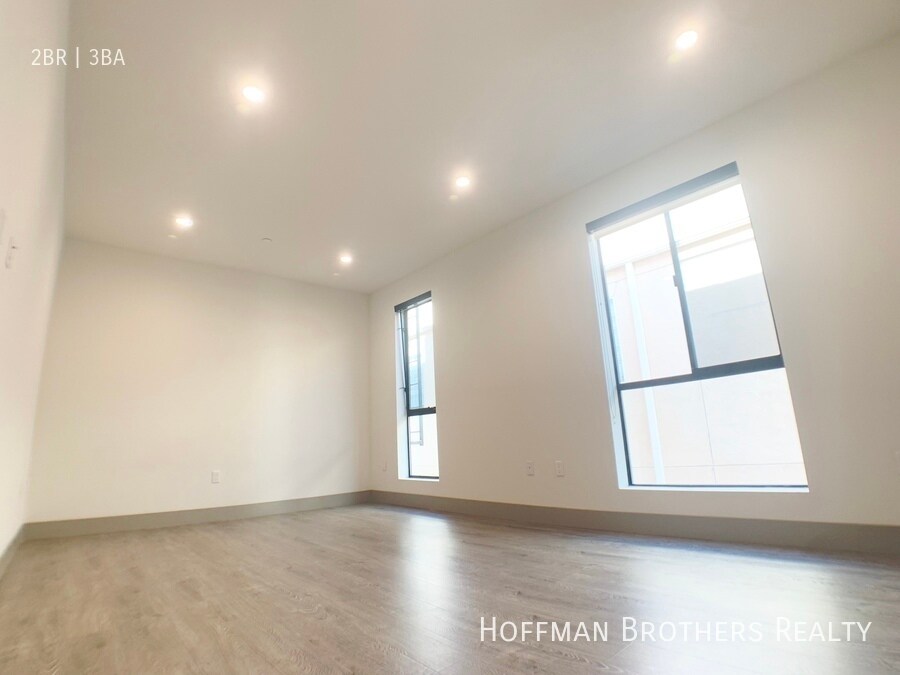 Building Photo - 115 S St Andrews Pl