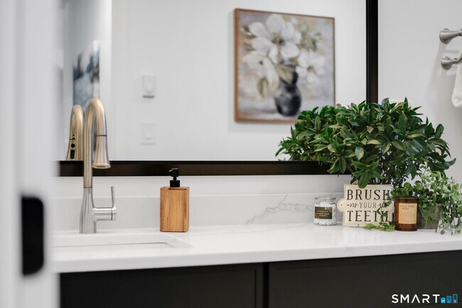 Building Photo - 62 Candlewood Dr