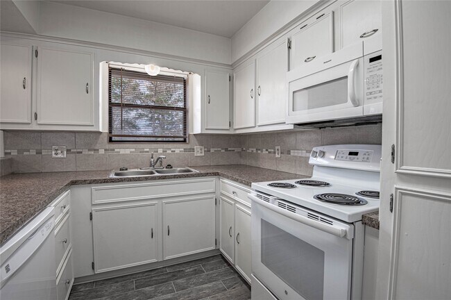 Building Photo - 4 Barre Ln