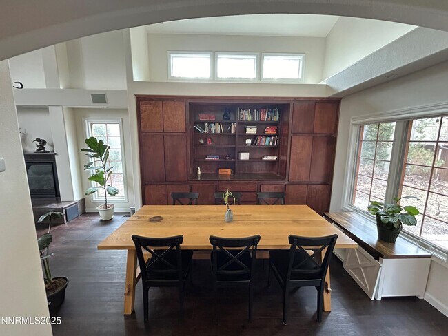 Building Photo - 655 E Riverview Cir