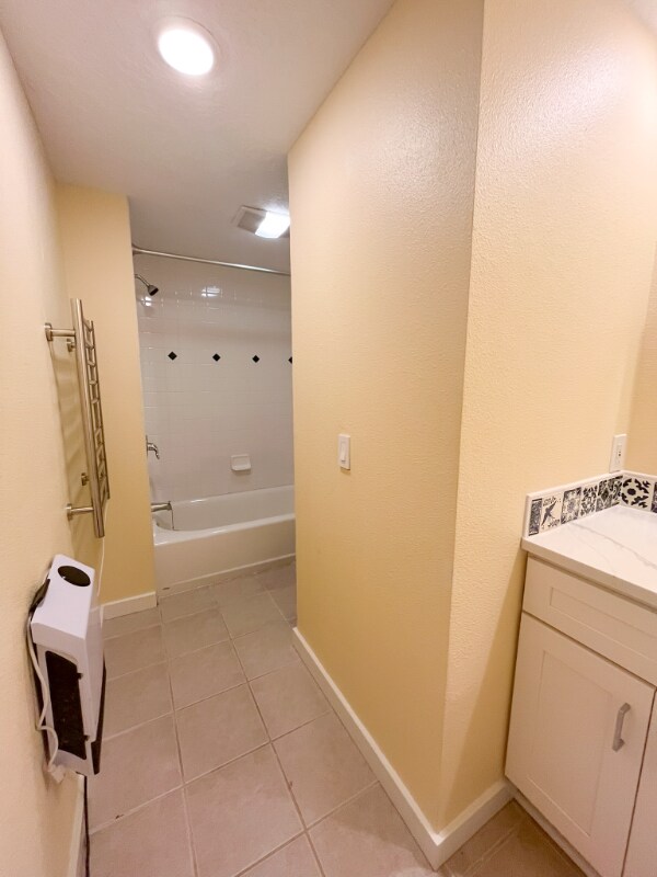 Building Photo - 4117-4123-4123 SE Long St