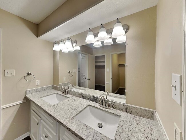 Building Photo - 5702 Kiowa Timbers Dr