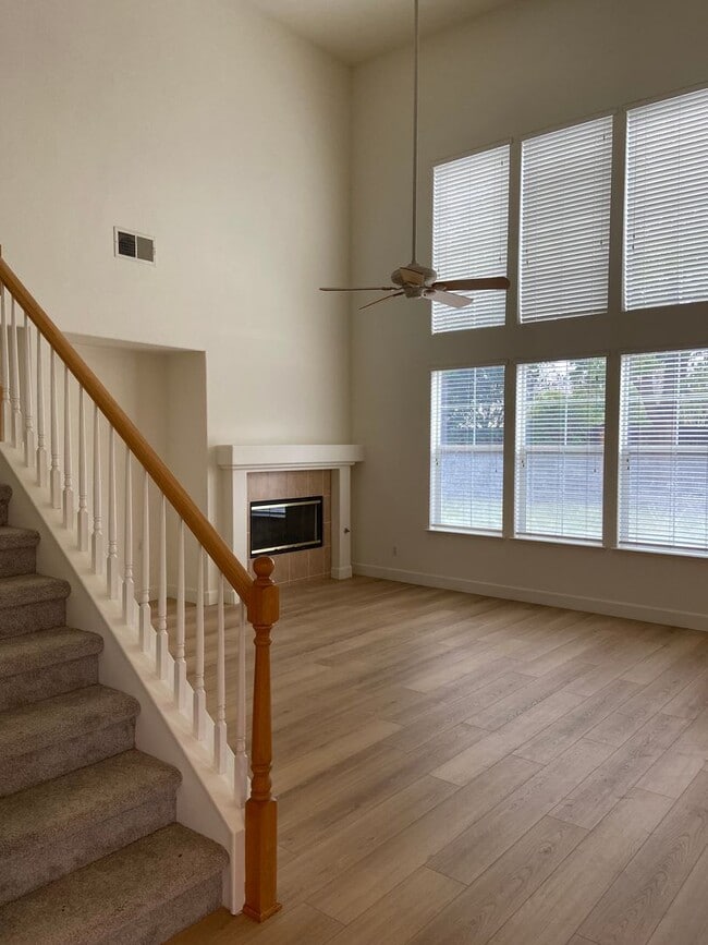 Building Photo - Folsom Parkway - 4 Bdrm, 3 bath