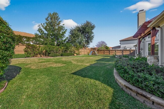 Building Photo - 2210 Bywater Dr