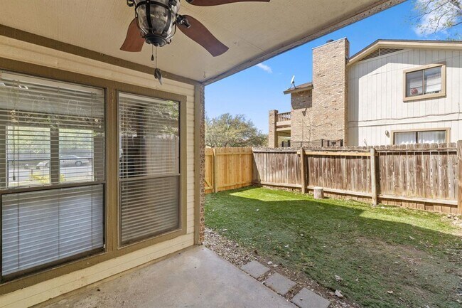 Building Photo - 6525 Hart Ln